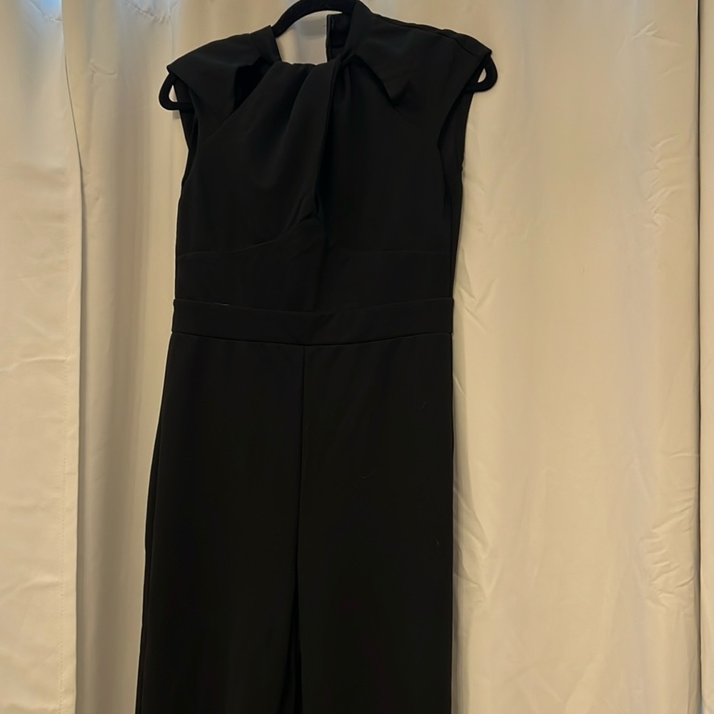 Black jumpsuit with keyhole cutouts. Great condition. Fits amazing.